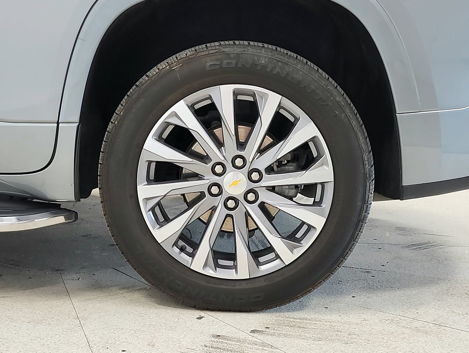 Used 2023 Chevrolet Traverse Premier FWD image 14