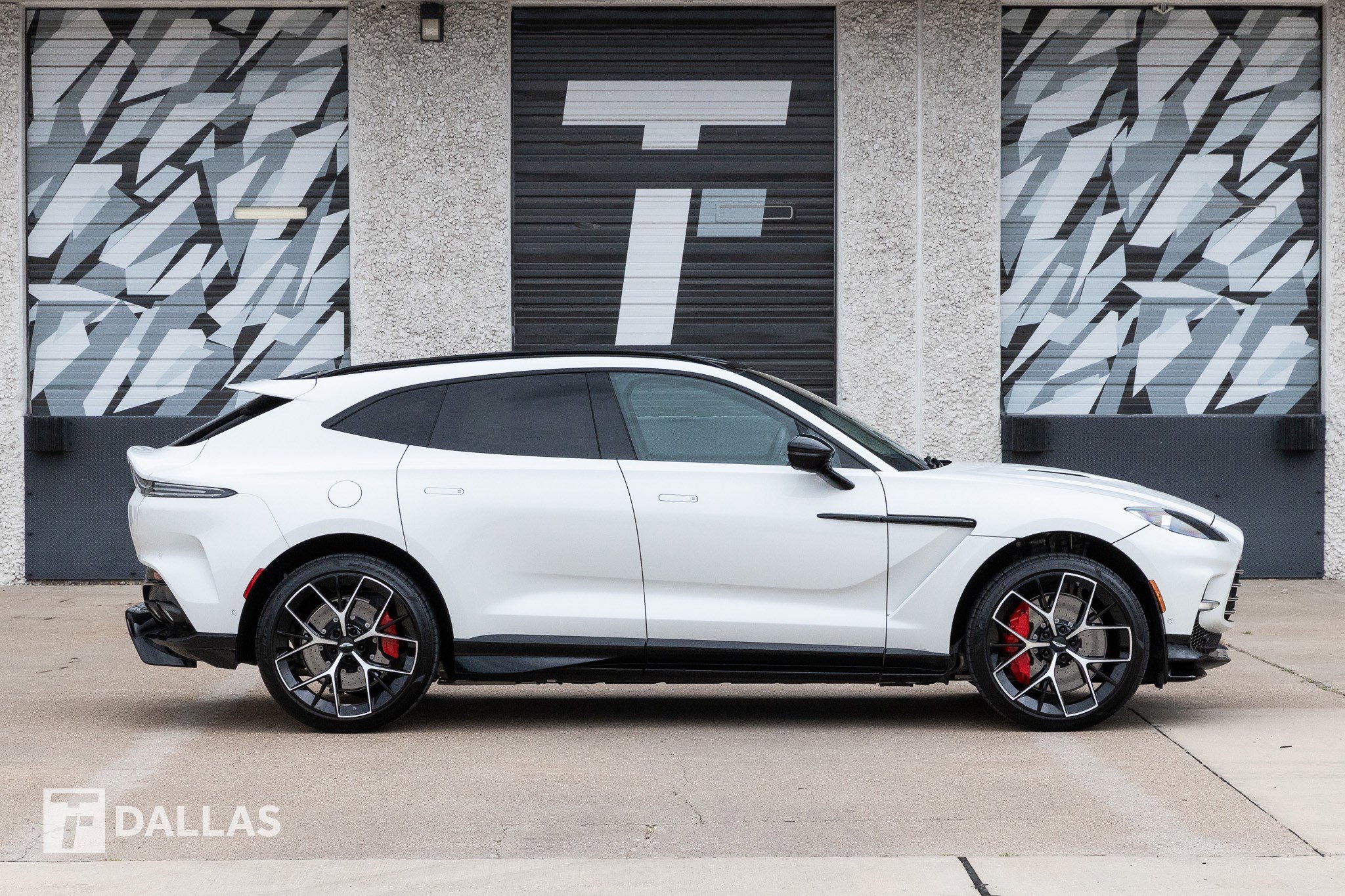 Used 2025 Aston Martin DBX 707 image 18