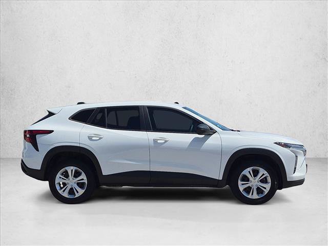 Used 2025 Chevrolet Trax LS w/ Driver Confidence Package FWD image 4