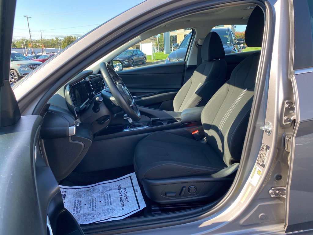 Used 2021 Hyundai Elantra SEL w/ Convenience + Premium Package FWD image 13