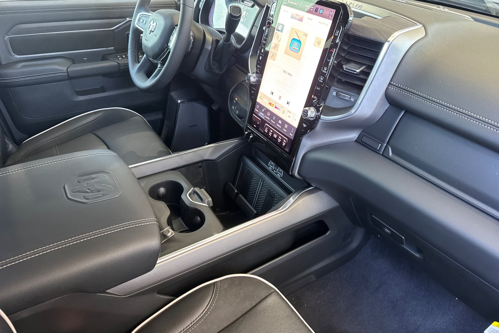 New 2026 RAM 2500 Laramie AWD/4WD image 14