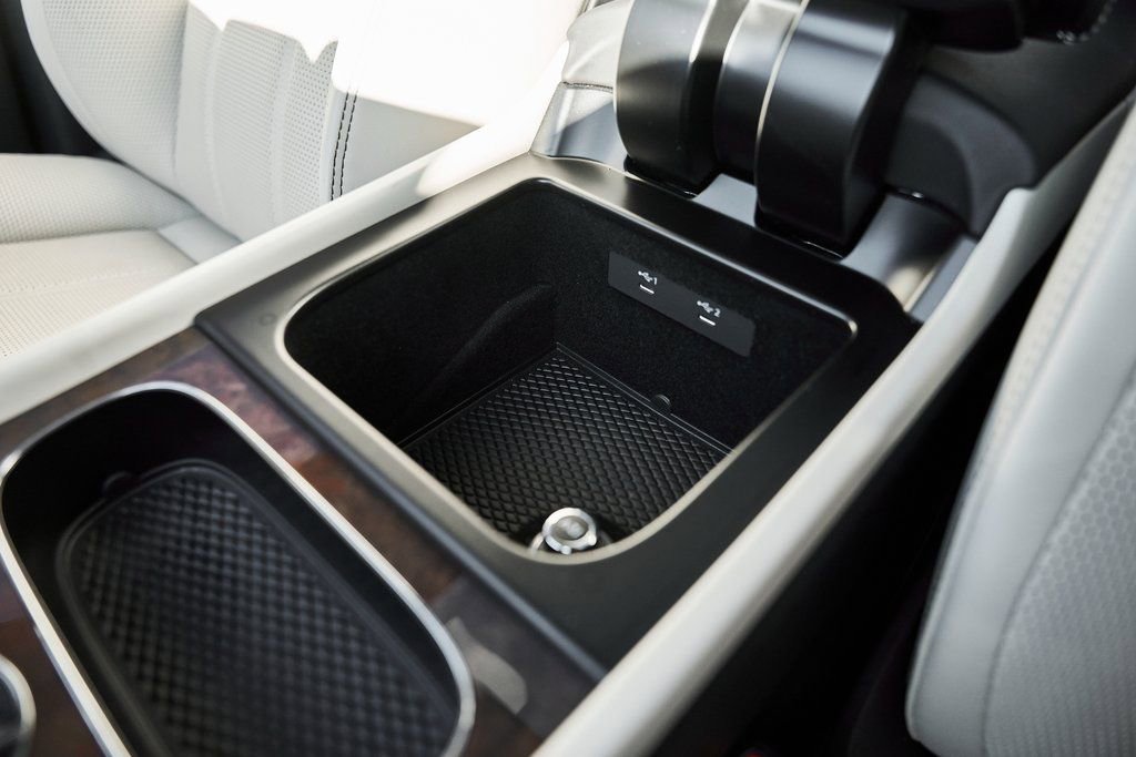 Used 2023 Bentley Bentayga Extended Wheelbase AWD/4WD image 67