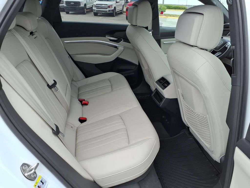 Used 2024 Audi Q8 e-tron Premium Plus w/ Premium Plus Package AWD/4WD image 16