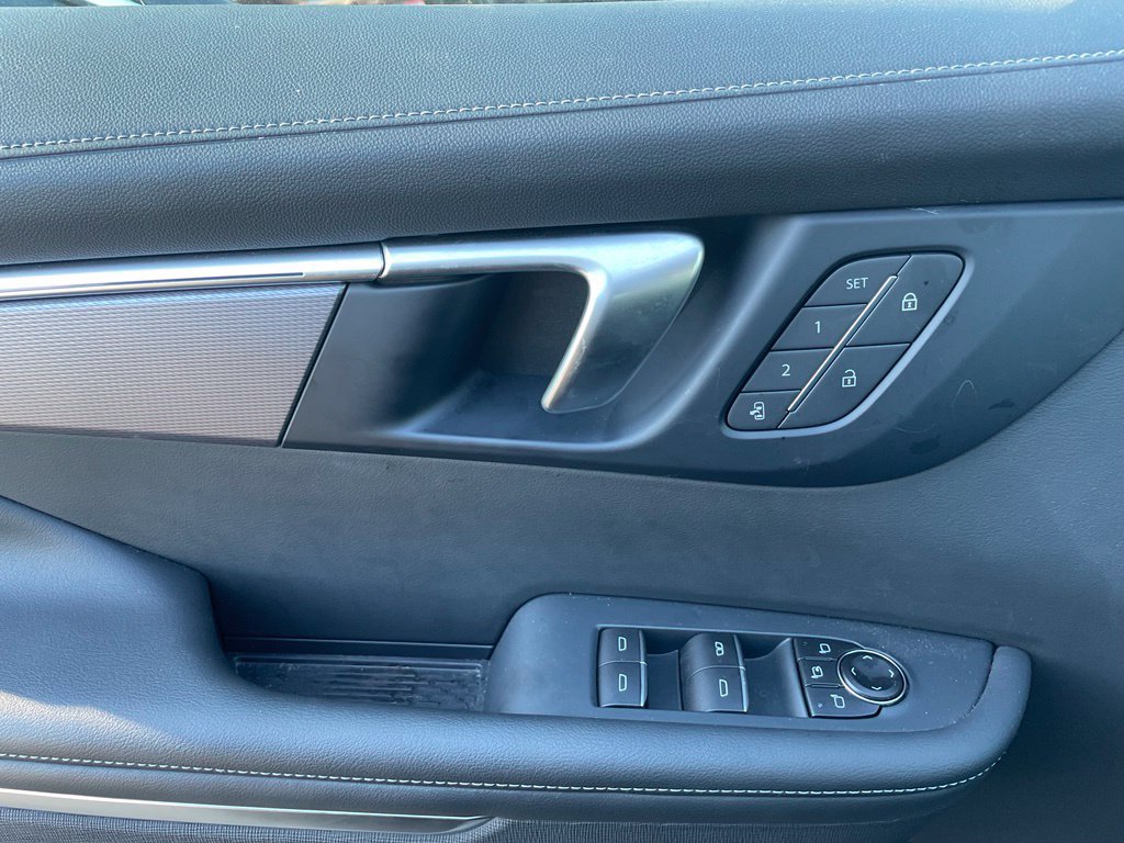 Used 2025 Buick Enclave Sport Touring w/ Power Package FWD image 9