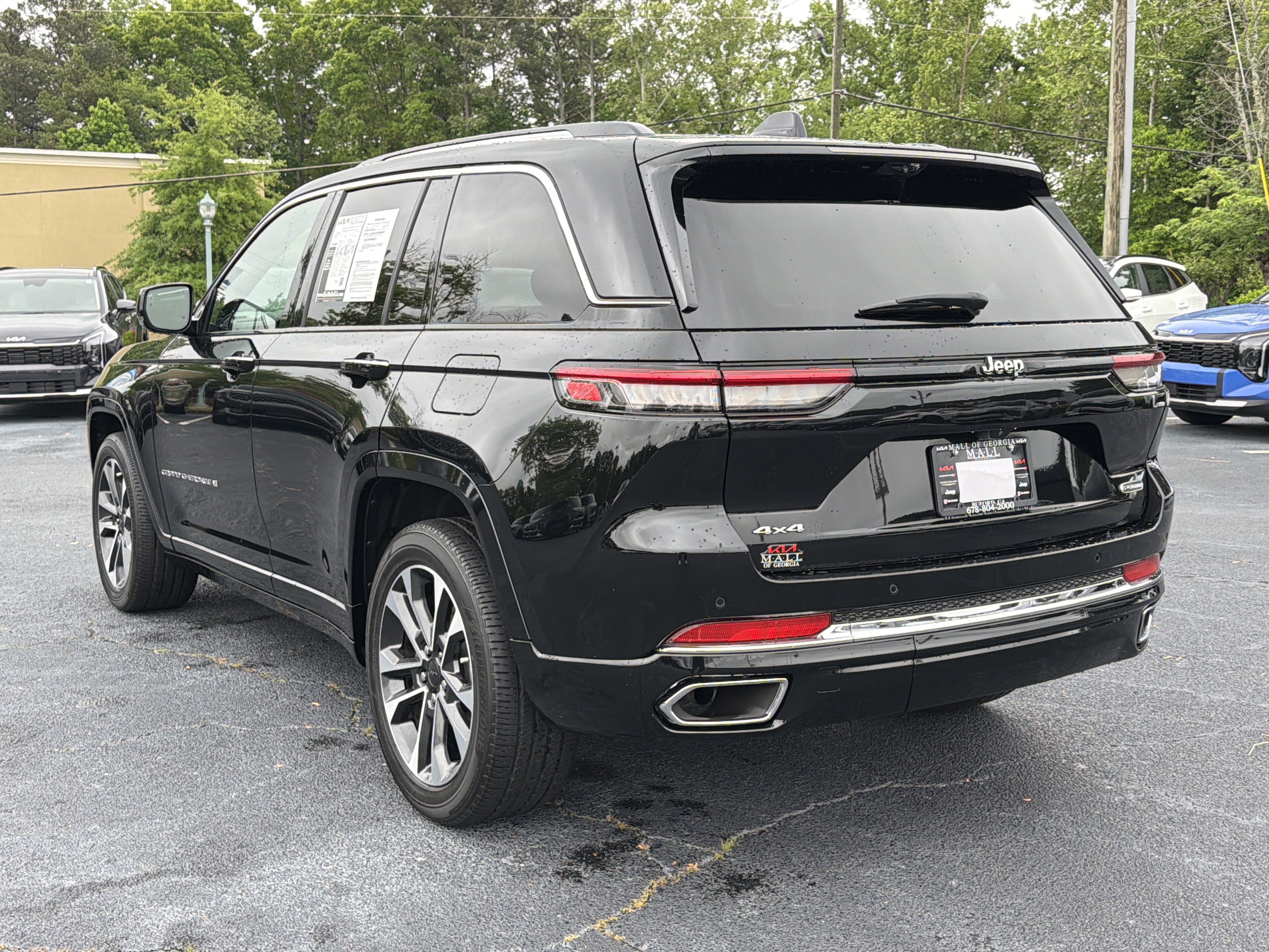 Used 2023 Jeep Grand Cherokee Overland w/ Luxury Tech Group IV AWD/4WD image 6