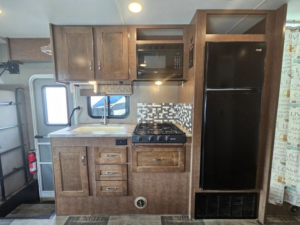 Used 2018 Ford E-450 and Econoline 450 Super Duty w/ Motorhome Prep Package RWD image 22