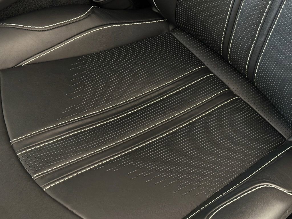 Used 2021 Aston Martin V8 Vantage Coupe image 22