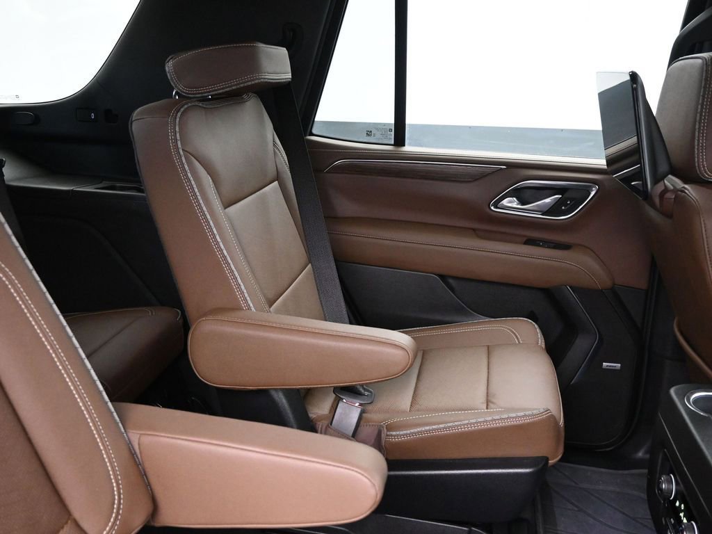 Used 2024 Chevrolet Tahoe High Country w/ Advanced Technology Package image 18