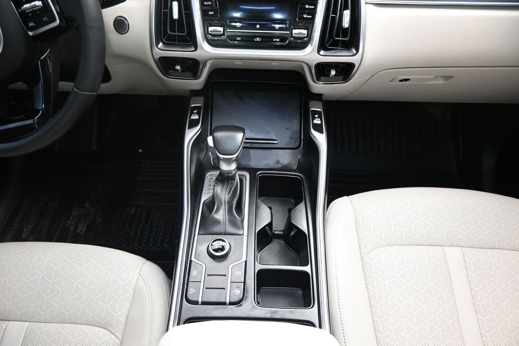 Used 2023 Kia Sorento S w/ Panoramic Sunroof Package FWD image 9