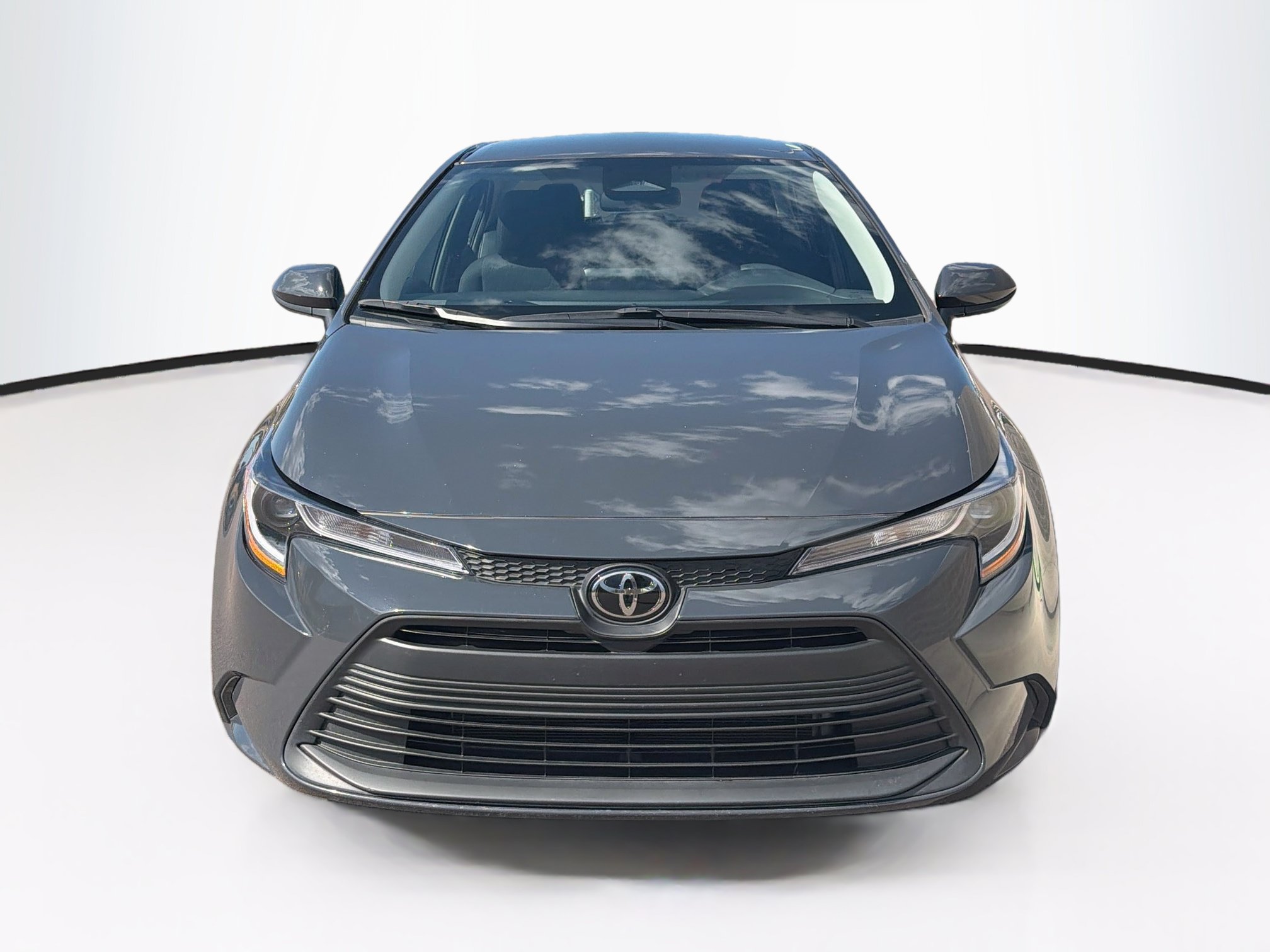 Used 2025 Toyota Corolla LE FWD image 2