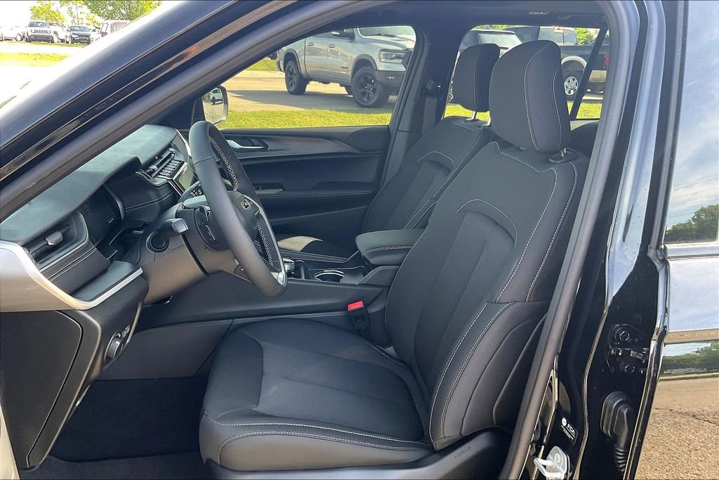 New 2025 Jeep Grand Cherokee Laredo X w/ Luxury Tech Group I image 9