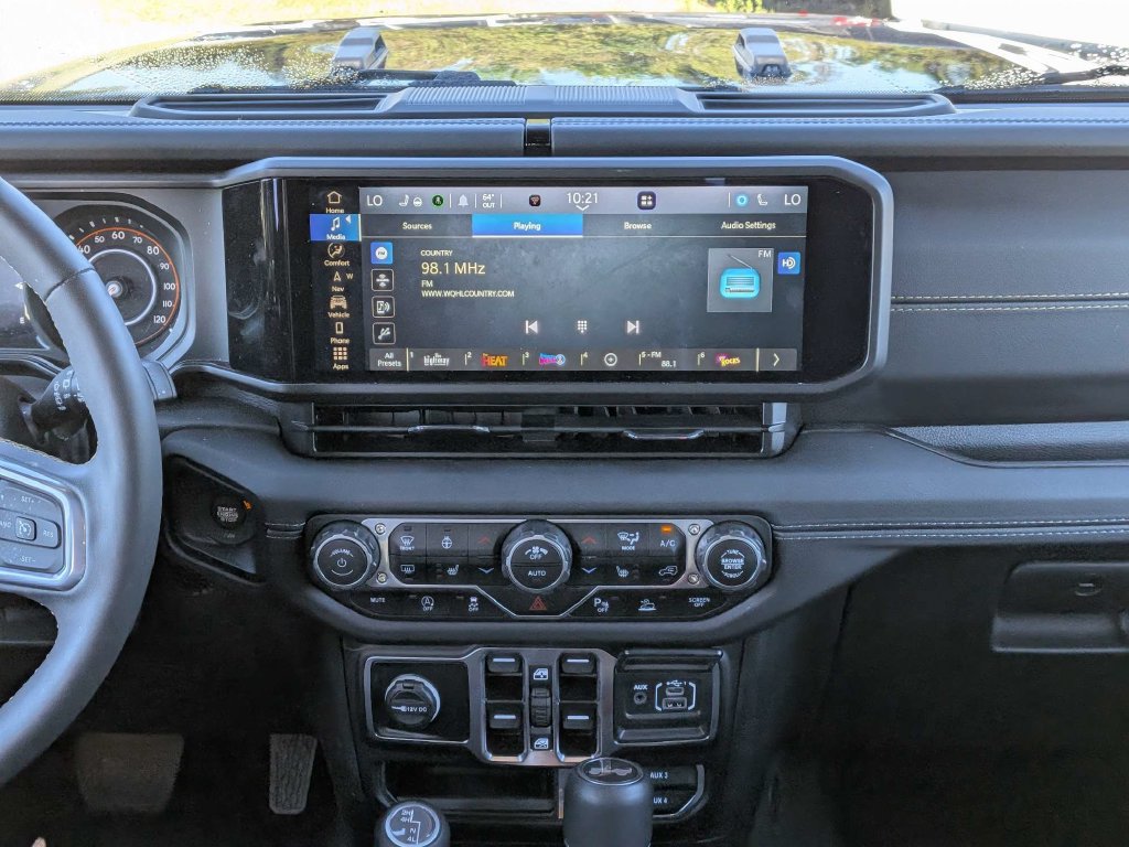 Used 2025 Jeep Wrangler Unlimited Sahara w/ Safety Group AWD/4WD image 15