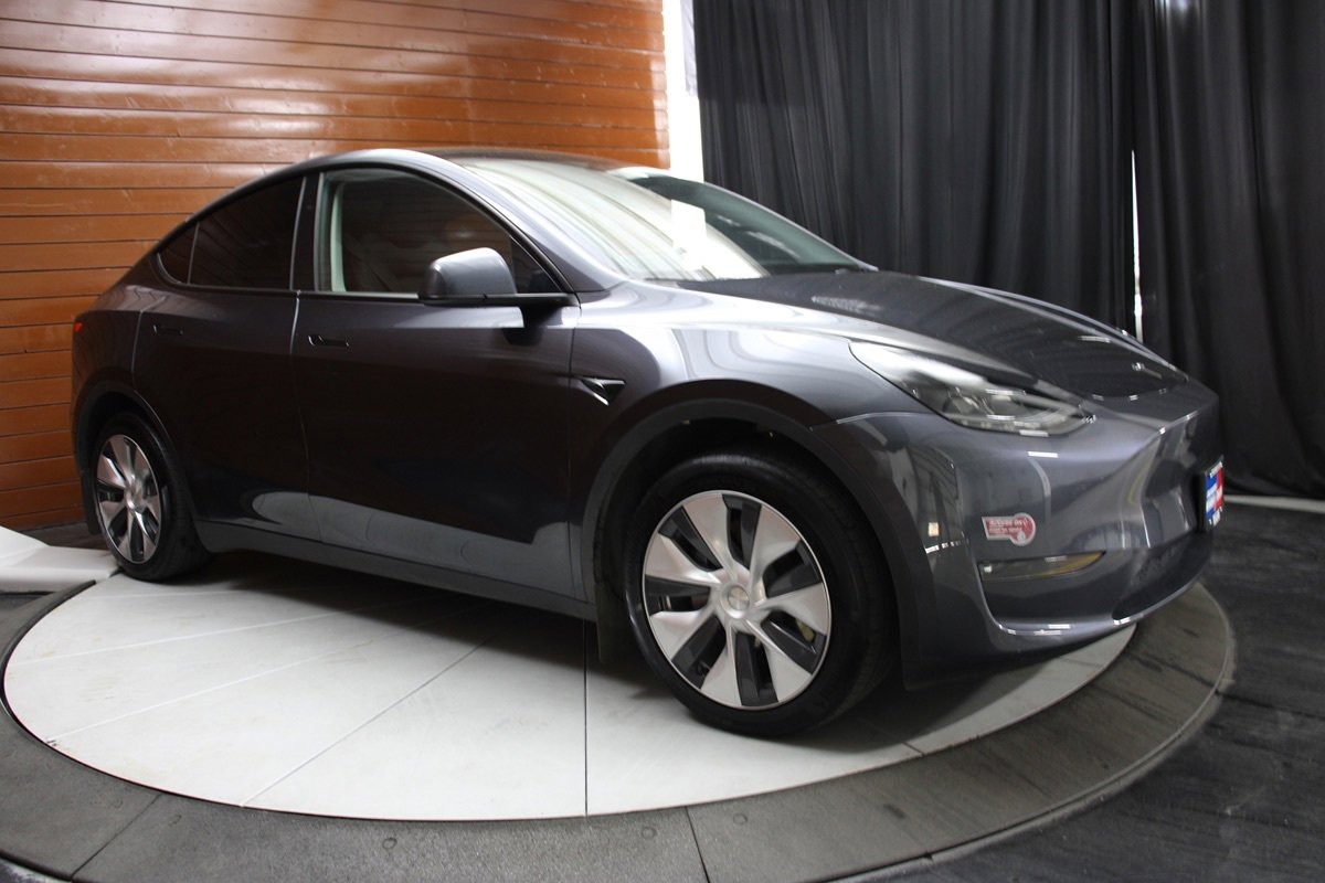 Used 2024 Tesla Model Y Long Range AWD/4WD image 14
