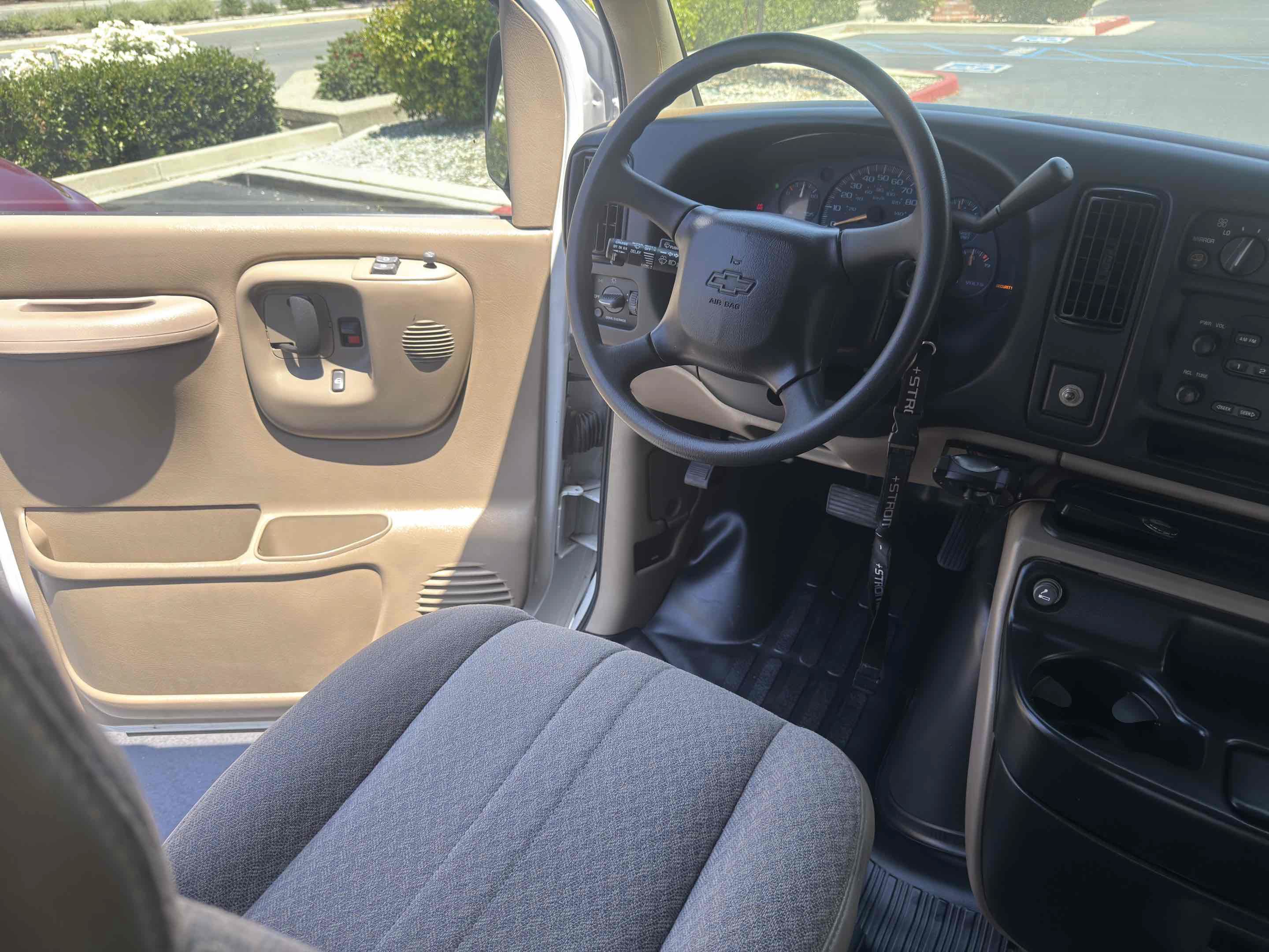 Used 2001 Chevrolet Express 3500 w/ Convenience Pkg 1 RWD image 39