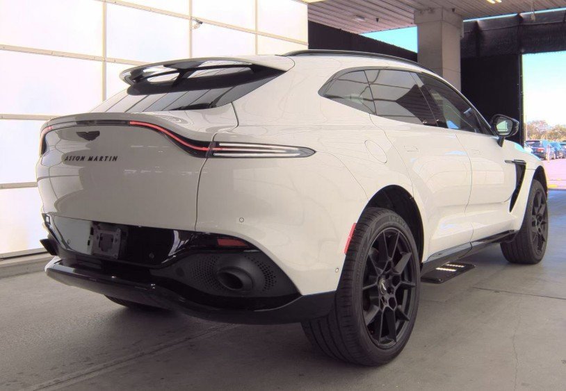 Used 2021 Aston Martin DBX image 2