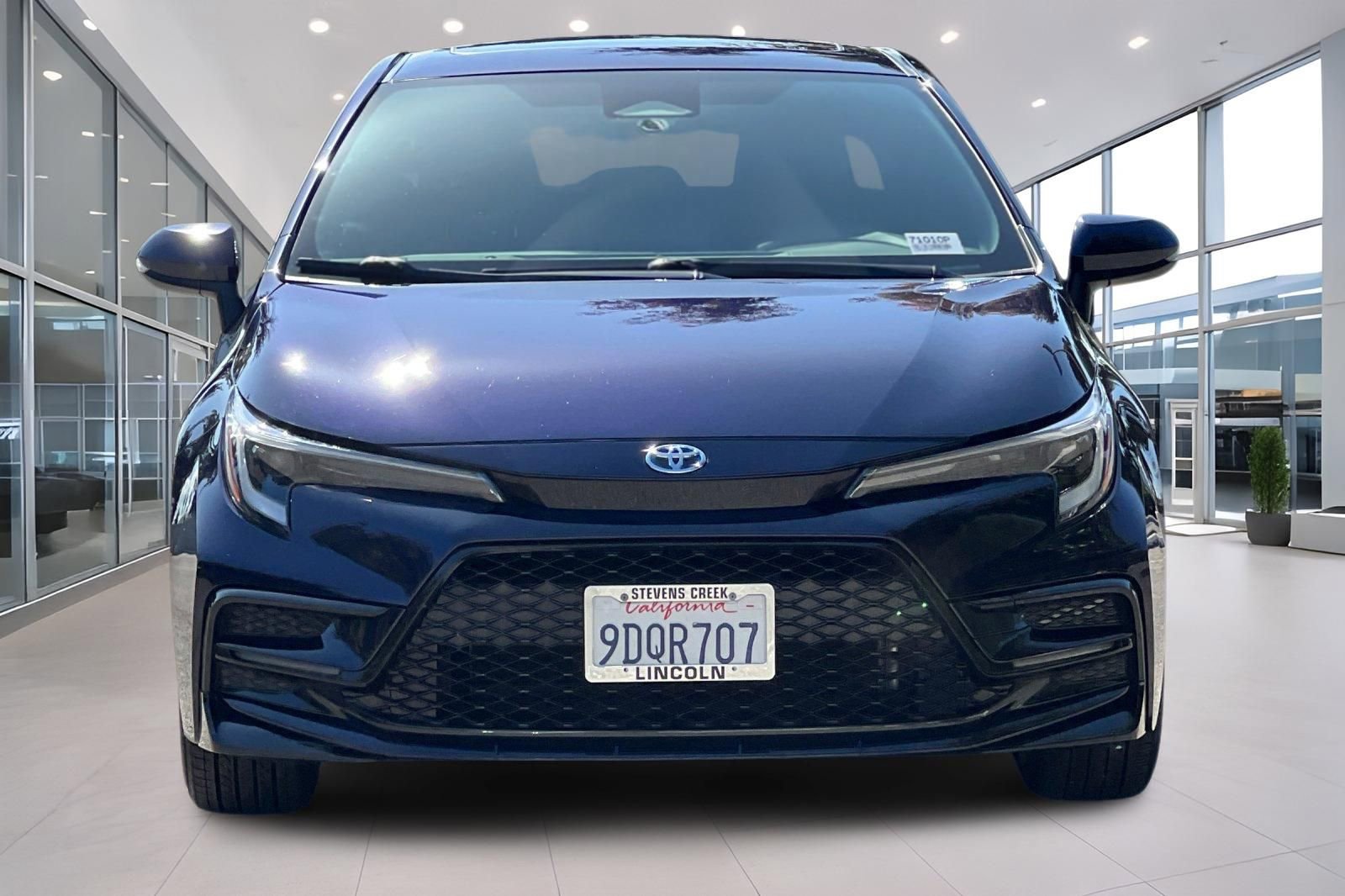 Used 2023 Toyota Corolla SE w/ SE Package FWD image 9