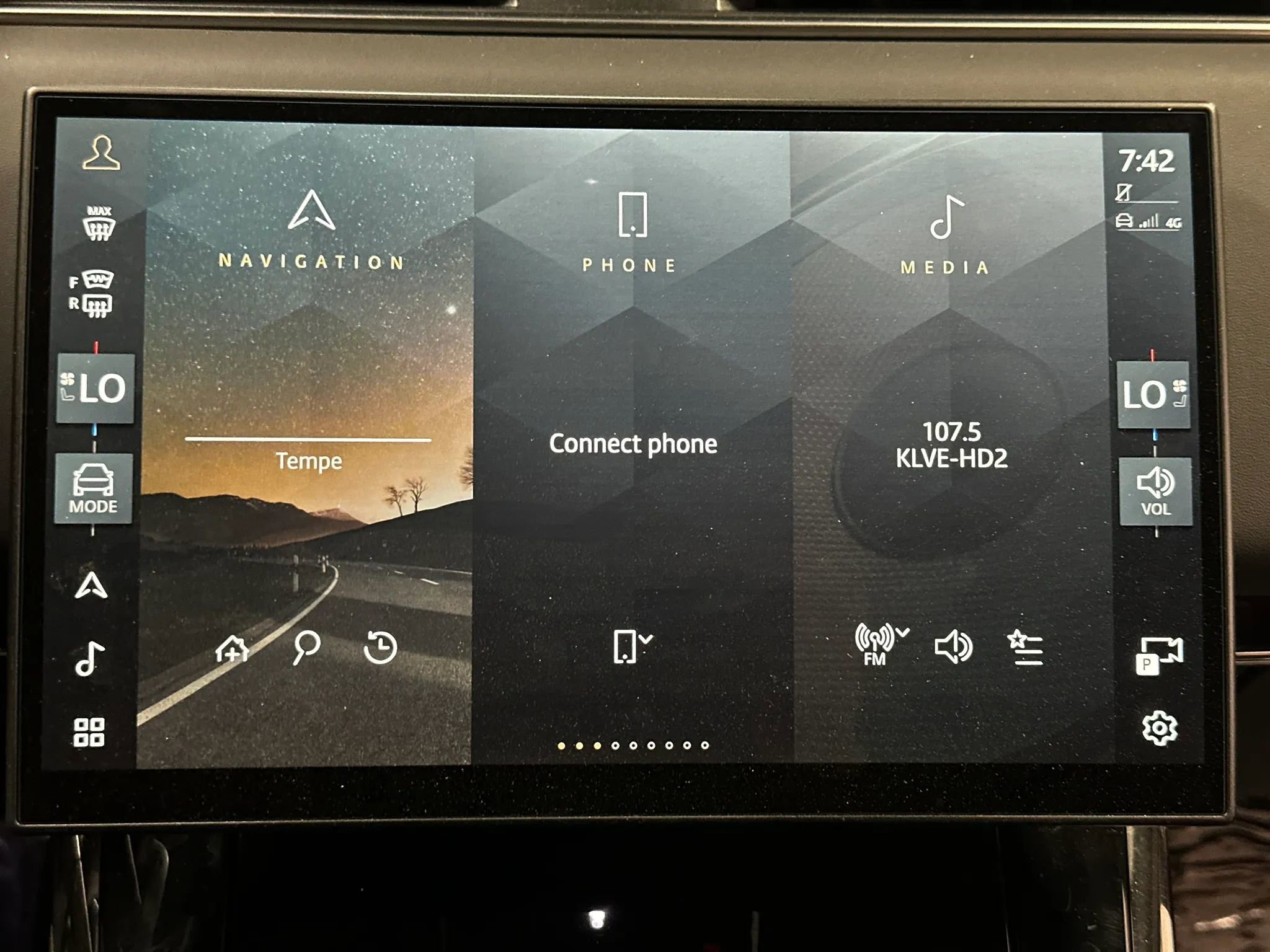 Used 2024 Land Rover Range Rover Sport SE image 40