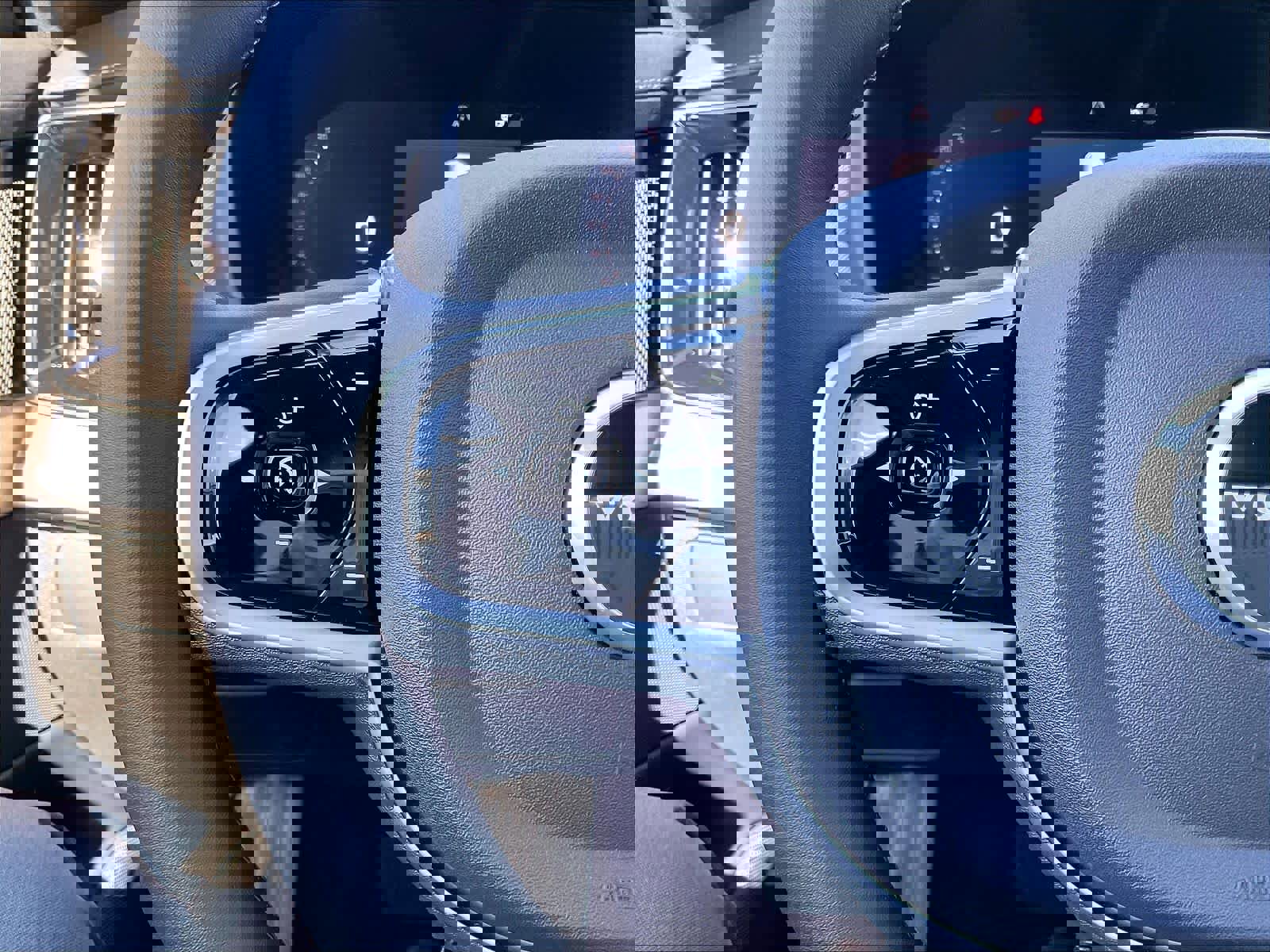 New 2026 Volvo XC90 T8 Plus w/ Protection Package Premier image 17