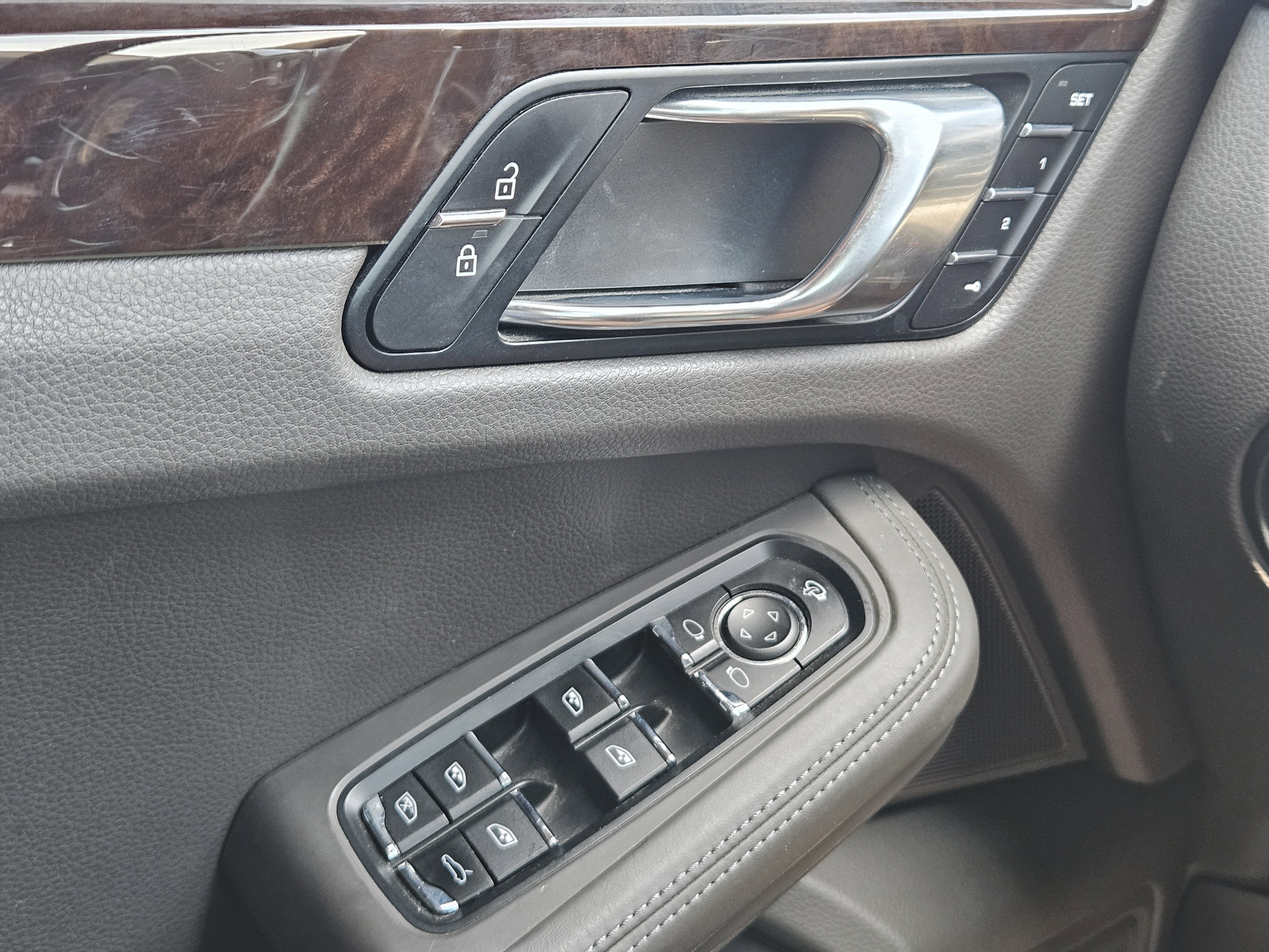 Certified 2020 Porsche Macan S AWD/4WD image 23