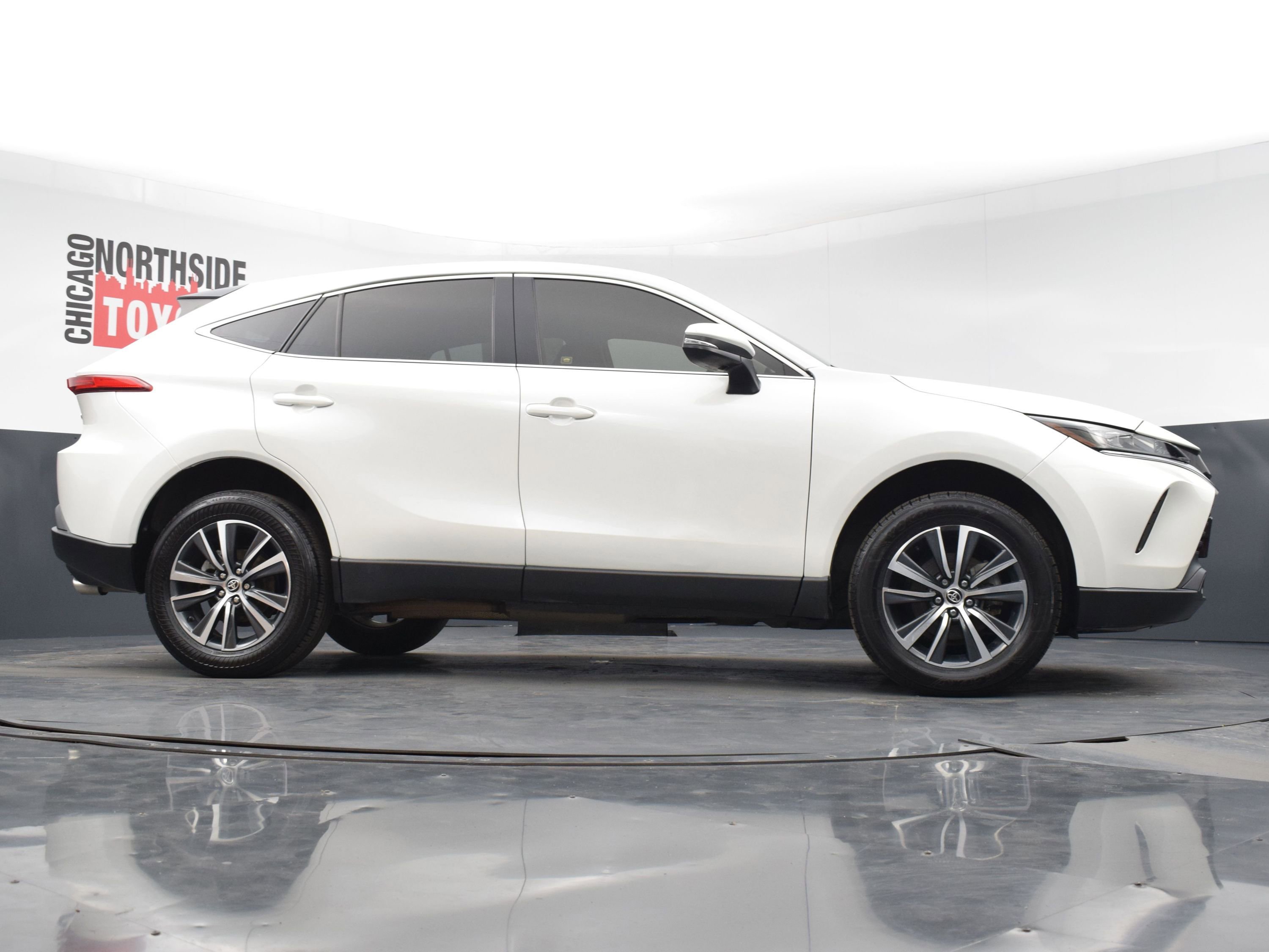 Used 2021 Toyota Venza LE image 29