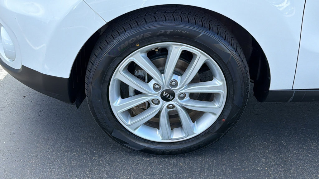 Used 2017 Kia Soul + image 9