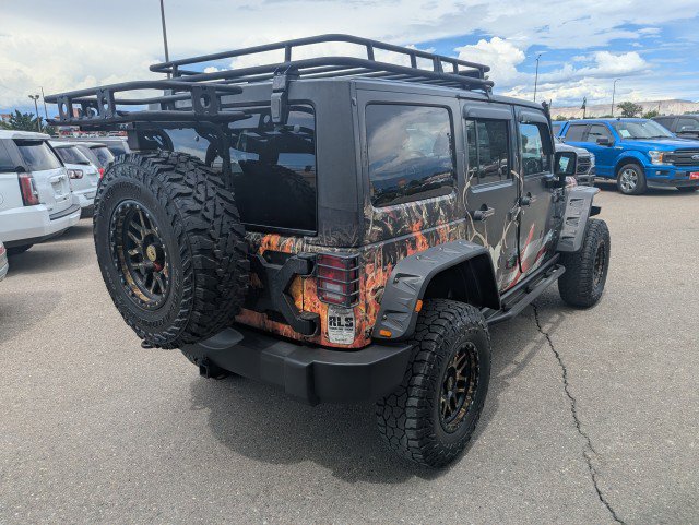 Used 2017 Jeep Wrangler Unlimited Rubicon w/ Connectivity Group AWD/4WD image 5