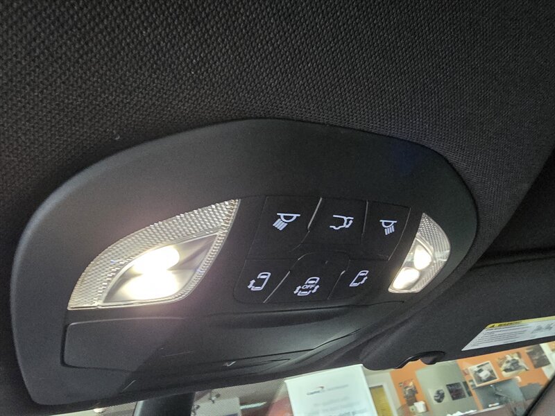 Used 2025 Chrysler Pacifica Select FWD image 33