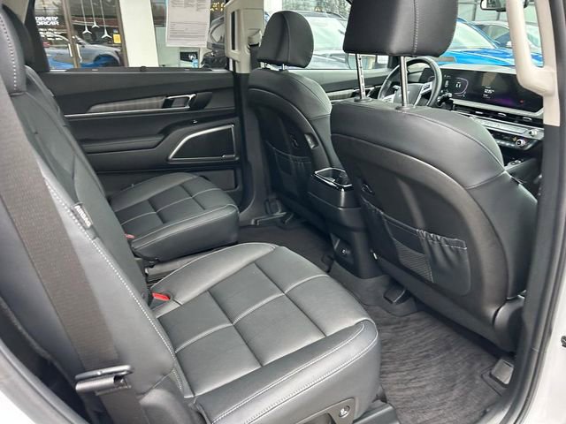 Used 2024 Kia Telluride EX w/ EX Captain's Chair Package image 28