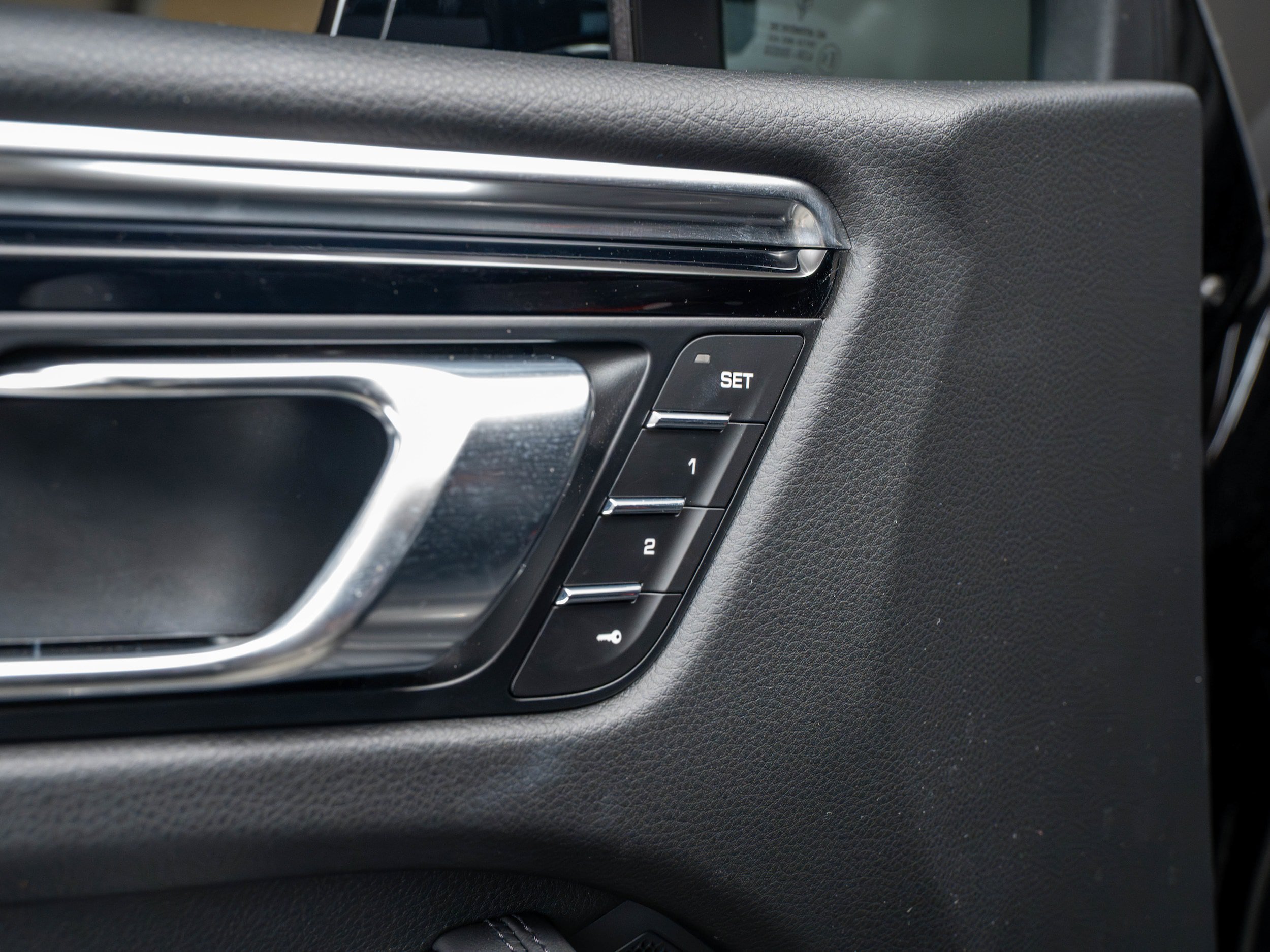 Certified 2026 Porsche Macan AWD/4WD image 32