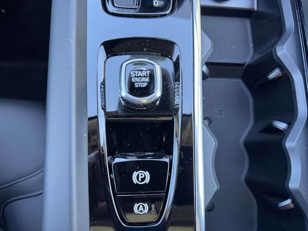 New 2026 Volvo XC60 B5 Plus w/ Protection Package Premier AWD/4WD image 17