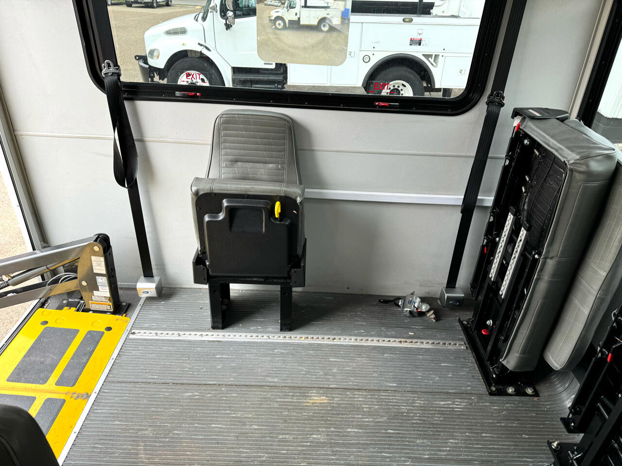 Used 2012 Ford F550 2WD Regular Cab Super Duty w/ Payload Upgrade Pkg image 16