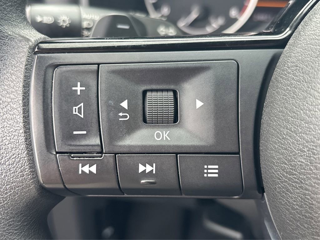 Used 2023 Nissan Rogue SV AWD/4WD image 25