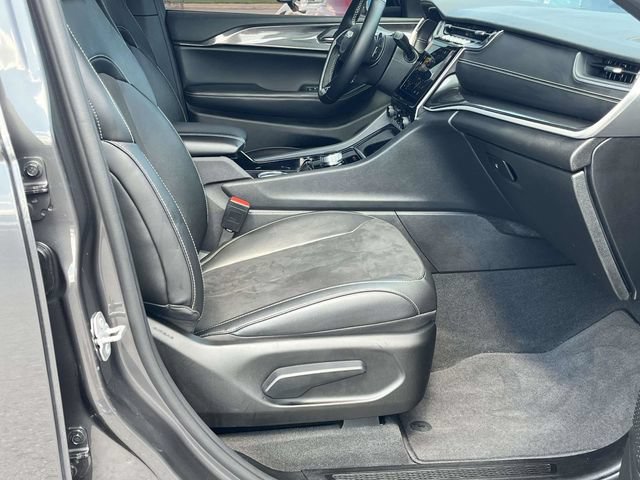 Used 2022 Jeep Grand Cherokee Altitude AWD/4WD image 24