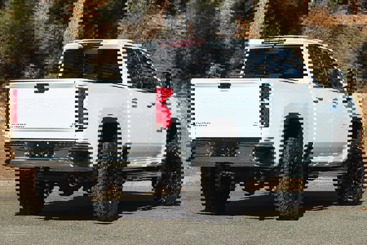 Used 2024 Chevrolet Silverado 2500 LTZ w/ LTZ Convenience Package image 9