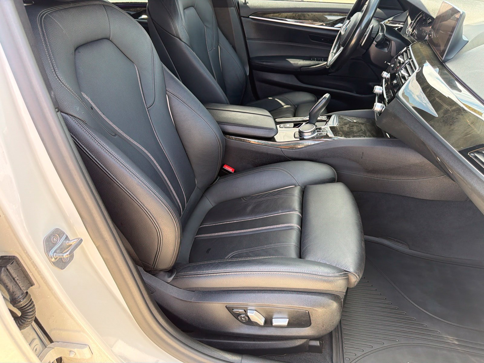 Used 2019 BMW 530i xDrive w/ M Sport Package AWD/4WD image 19