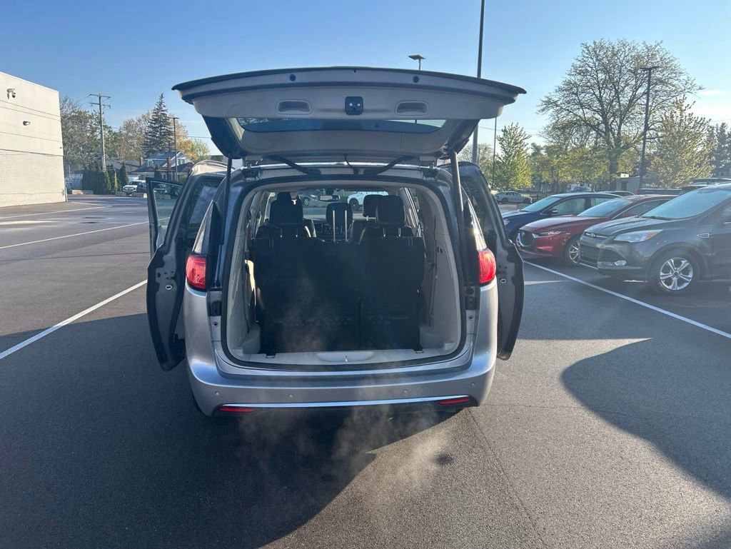 Used 2019 Chrysler Pacifica Limited FWD image 9