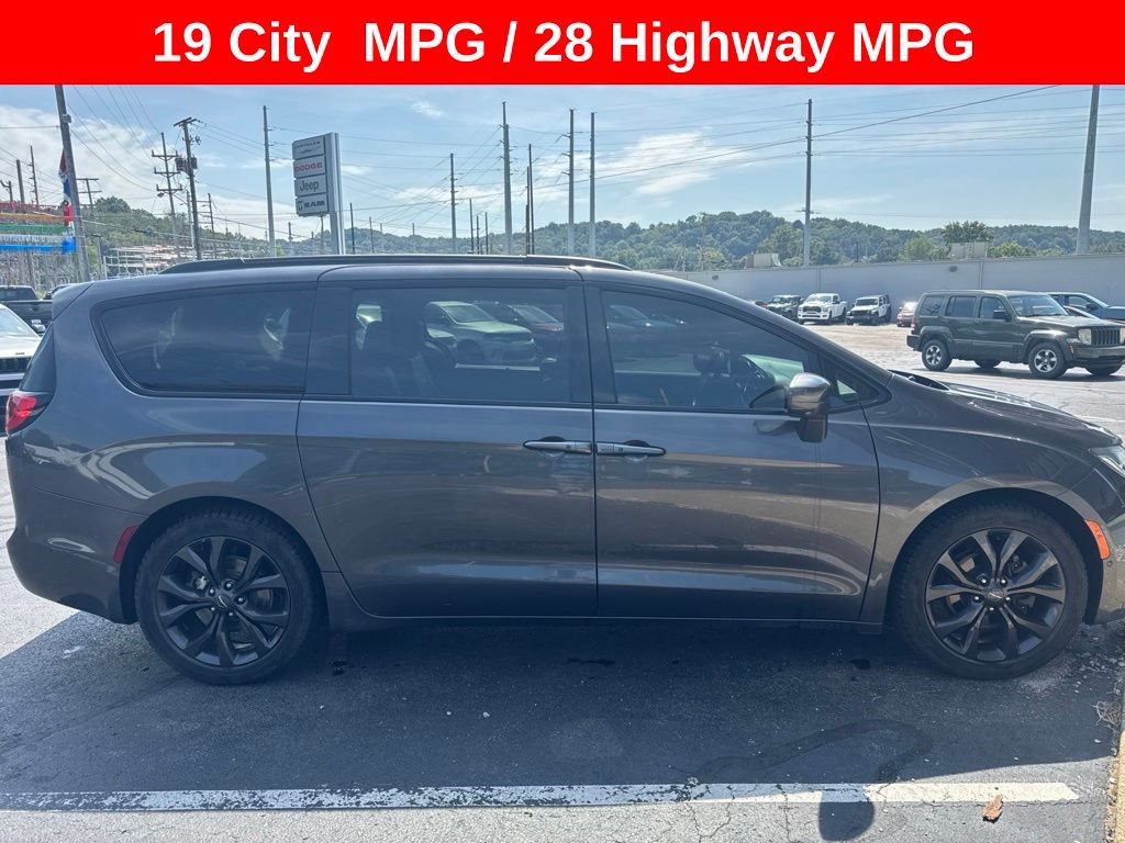 Used 2019 Chrysler Pacifica Touring-L Plus w/ Advanced Safetytec Group FWD video 1