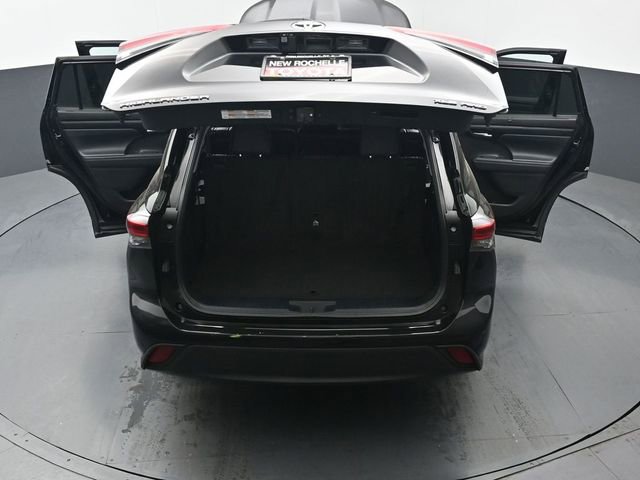 Used 2023 Toyota Highlander XLE AWD/4WD image 47