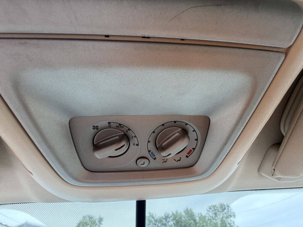 Used 2004 Lincoln Navigator Ultimate AWD/4WD image 27
