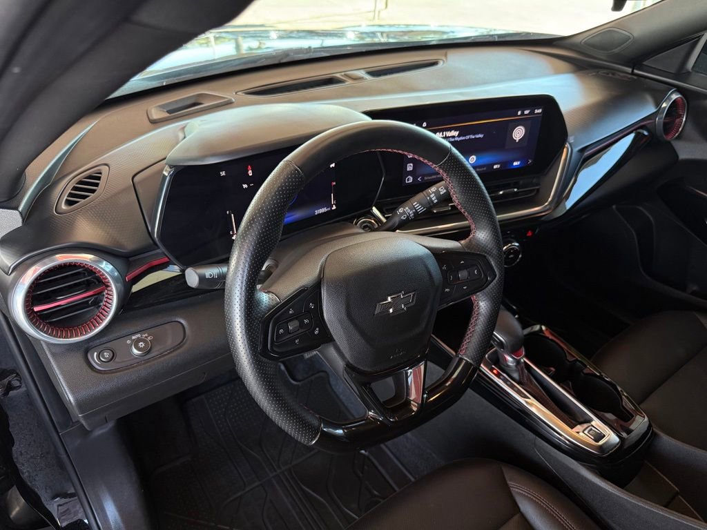 Used 2024 Chevrolet Trax RS FWD image 18
