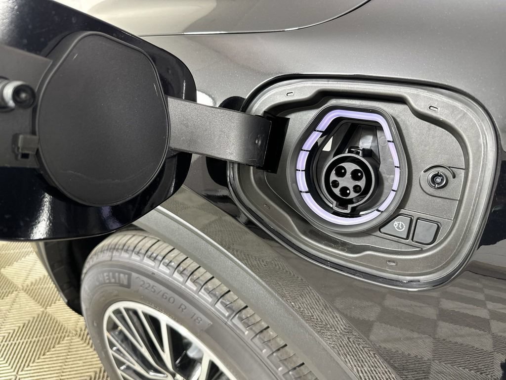 New 2025 Ford Escape SE FWD image 30