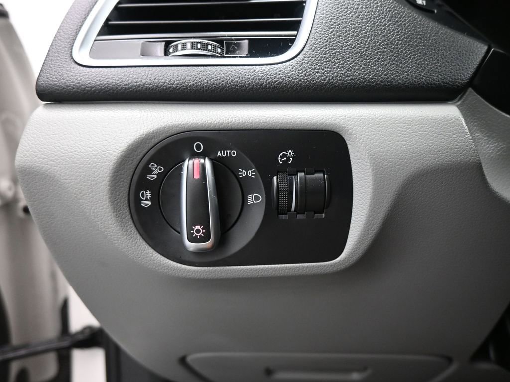 Used 2018 Audi Q3 2.0T Premium w/ Convenience Package FWD image 14