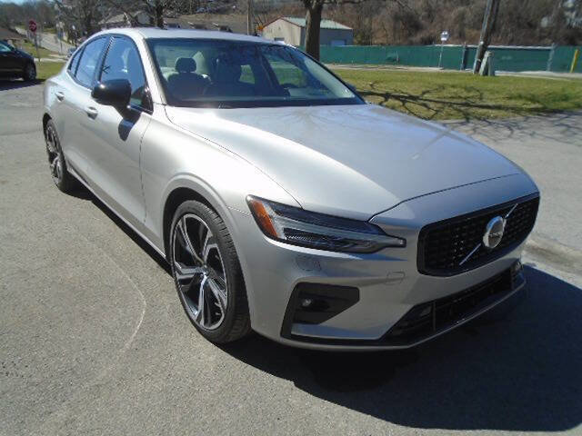 Used 2025 Volvo S60 B5 Core AWD/4WD image 3
