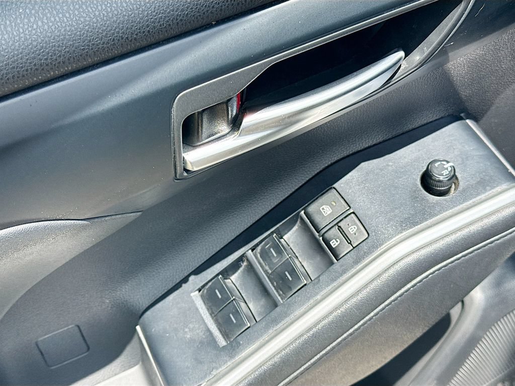Used 2023 Toyota Highlander XLE FWD image 19