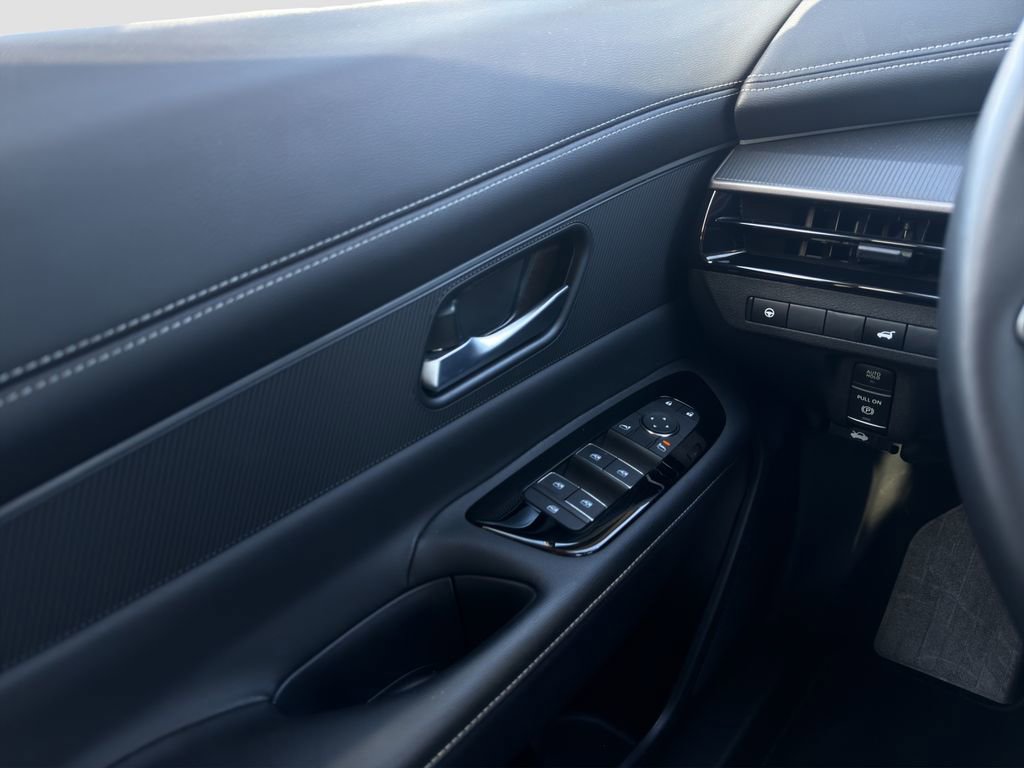 Used 2025 Nissan Murano SV FWD image 12