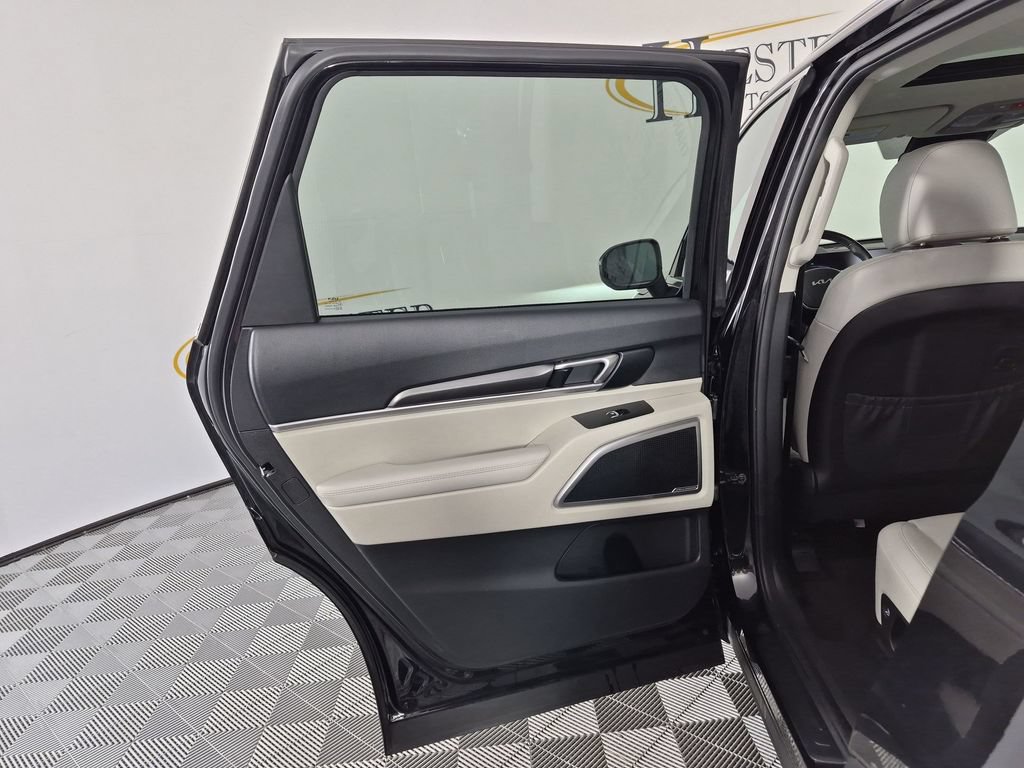 Used 2025 Kia Telluride S FWD image 31