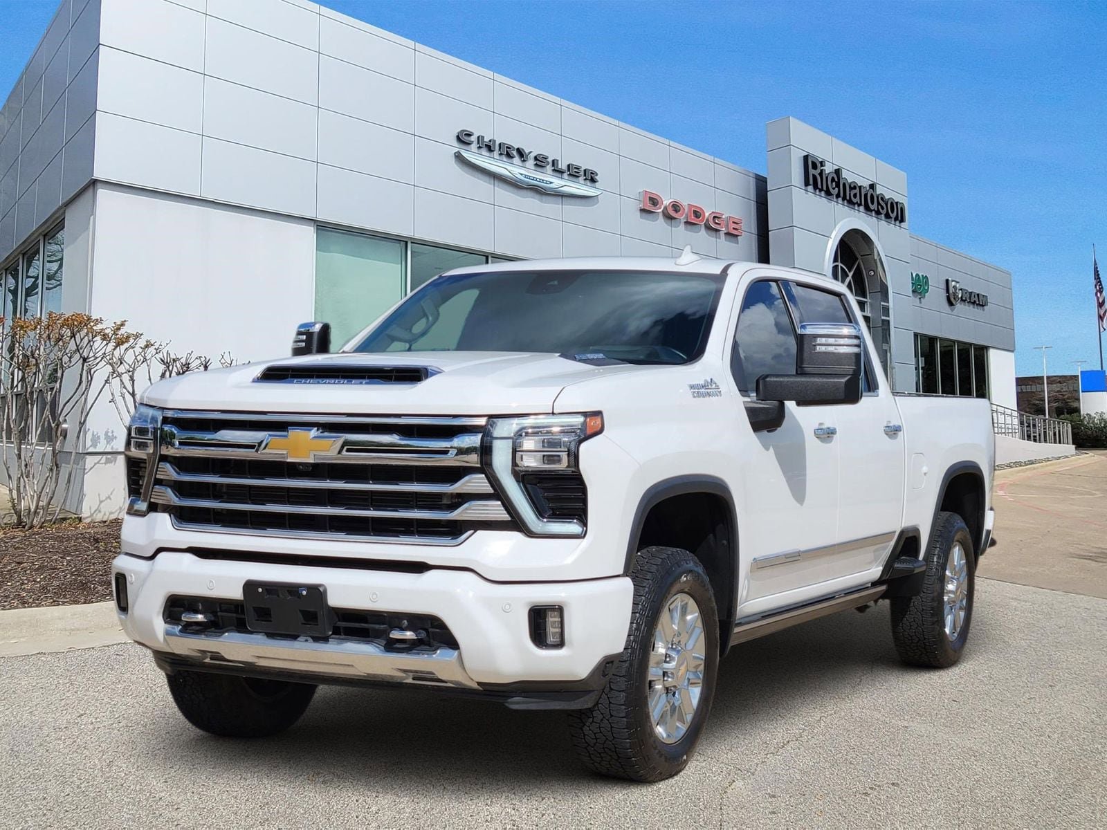 Used 2024 Chevrolet Silverado 3500 High Country w/ Technology Package AWD/4WD image 2