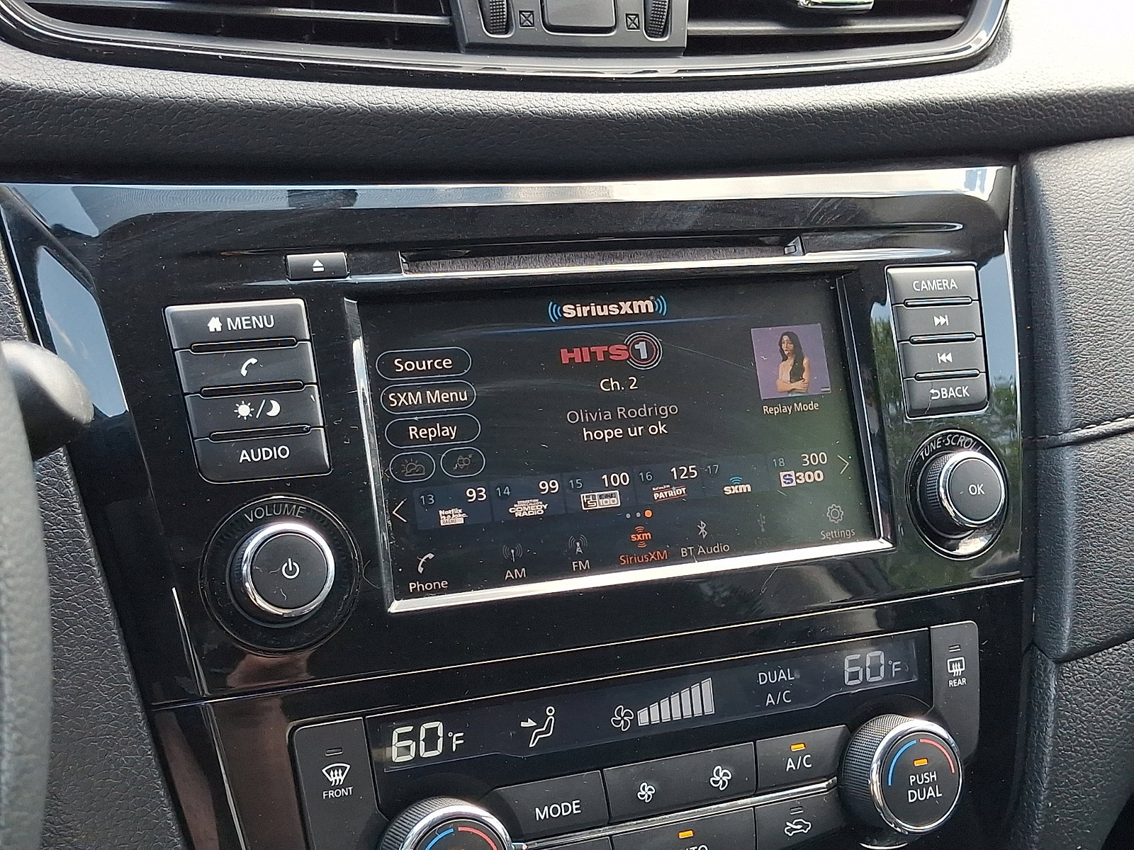 Used 2018 Nissan Rogue SV AWD/4WD image 17