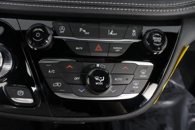 New 2026 Chrysler Pacifica Select image 7