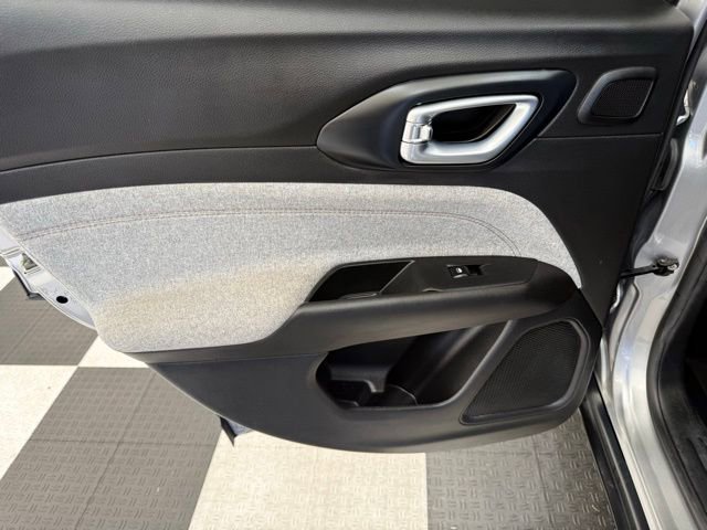 Used 2023 Jeep Compass Latitude w/ Sun and Sound Group image 18